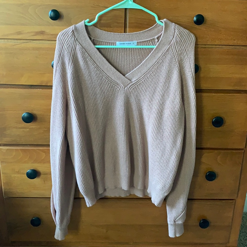 V neck sweater with arm slits. Size small. Mauve.